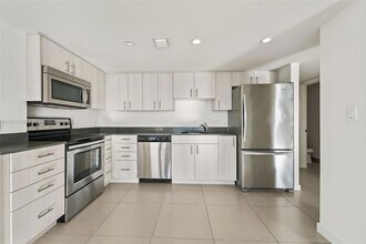 910 West Ave, Unit 0629 in Miami Beach, FL - Building Photo - Building Photo
