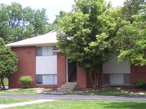 Broad Meadows Manor in Columbus, OH - Building Photo - Building Photo