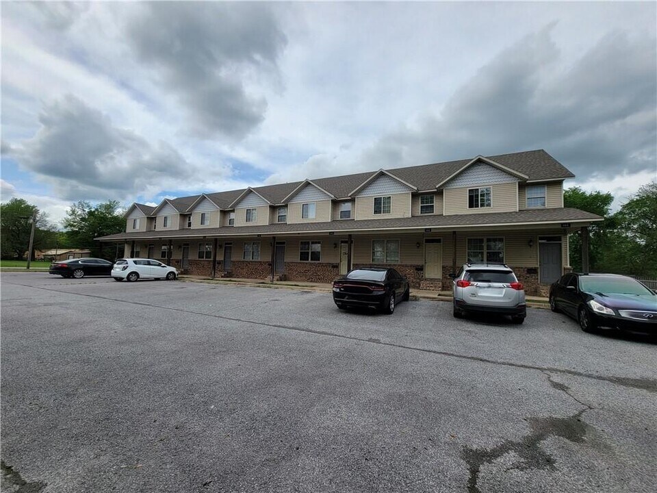 192 Fair St in Centerton, AR - Building Photo