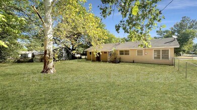 1618 Willow Dr in Hearne, TX - Building Photo - Building Photo