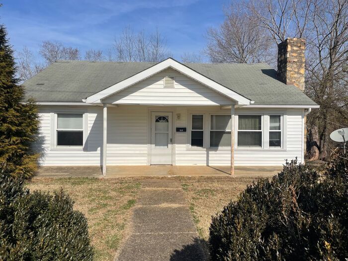 89 Leach St in Marion, NC - Building Photo