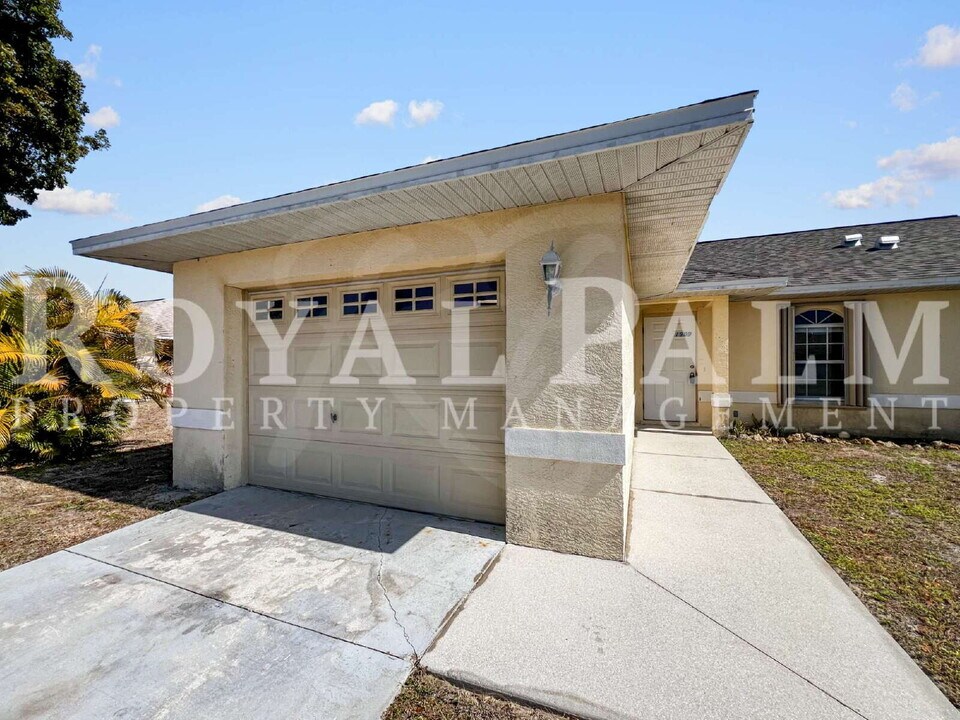 1909 SW Santa Barbara Pl in Cape Coral, FL - Foto de edificio