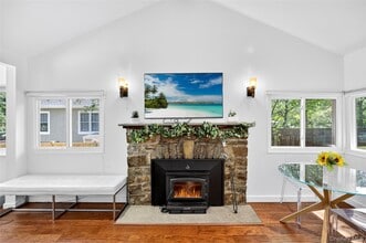 14 Mountain Trail in Pleasantville, NY - Foto de edificio - Building Photo