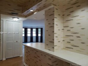 20860 San Simeon Way in Miami, FL - Building Photo - Building Photo