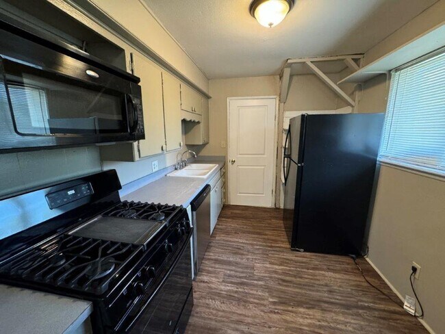 924 NW 24th St in Moore, OK - Building Photo - Building Photo