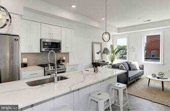 838 Varnum St NW, Unit 2 in Washington, DC - Foto de edificio - Building Photo