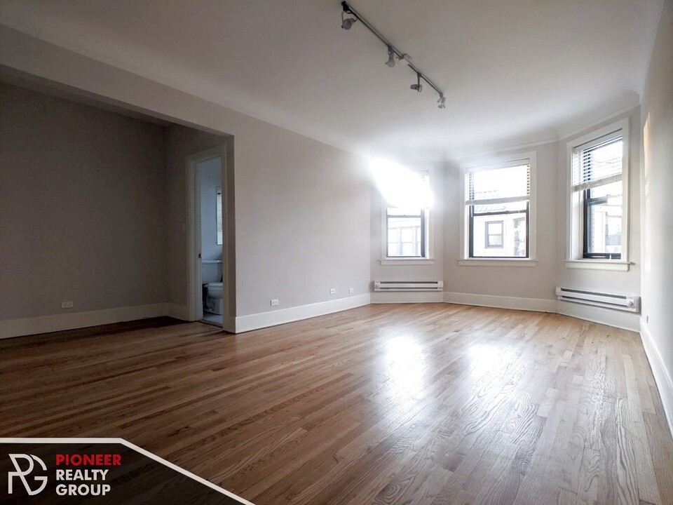2315 N Rockwell St, Unit 2327-3A in Chicago, IL - Building Photo