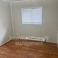 361 SE Theodore St in Winston, OR - Building Photo - Building Photo