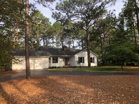 300 Central Dr in Southern Pines, NC - Building Photo