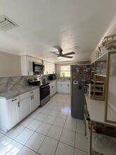 2603 Almond Dr in Holiday, FL - Foto de edificio - Building Photo