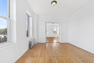 704 Decatur St in Brooklyn, NY - Building Photo - Interior Photo