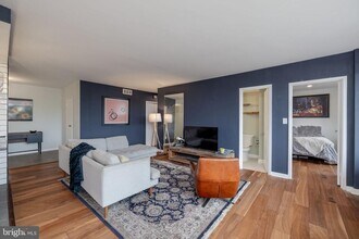 5500 Holmes Run Pkwy in Alexandria, VA - Building Photo - Building Photo