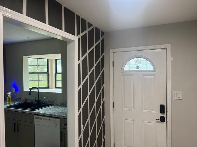 1307 Cross Creek Cir in Tallahassee, FL - Building Photo - Building Photo