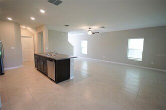 7212 Spring Snowflake Ave in Tampa, FL - Building Photo - Building Photo