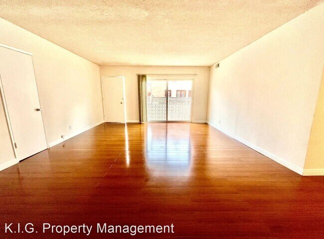 1065 S Holt Ave in Los Angeles, CA - Building Photo - Building Photo