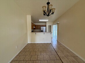 731 Squirrel Ct in Kissimmee, FL - Foto de edificio - Building Photo