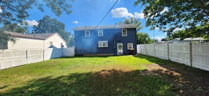 304 Wilshire Dr in Machesney Park, IL - Building Photo - Building Photo