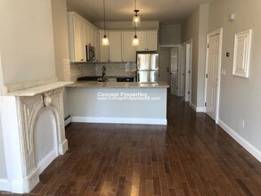 12 Chelsea St-Unit -# 3R in Boston, MA - Building Photo - Building Photo