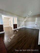 2317 Maple Ave in Downers Grove, IL - Building Photo - Building Photo