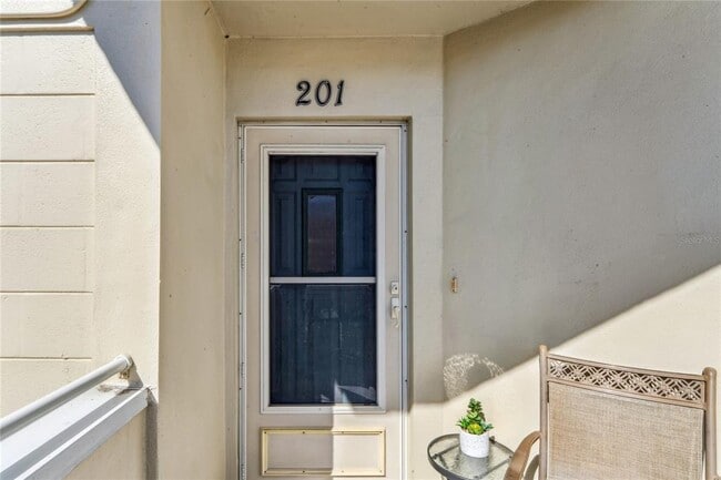 2210 Utopian Dr E