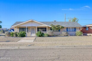 6200 Palo Alto Ave in El Paso, TX - Building Photo
