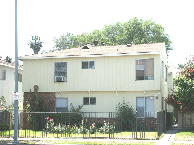 Whitsett Estates in North Hollywood, CA - Building Photo - Building Photo