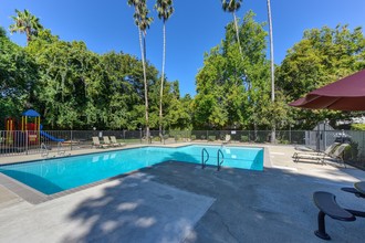 The Shenandoah Apartments in Sacramento, CA - Building Photo - Building Photo