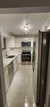 394 N Laurel Dr in Margate, FL - Foto de edificio - Building Photo