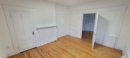 28 Brook St, Unit #1 in Manchester, NH - Foto de edificio - Building Photo