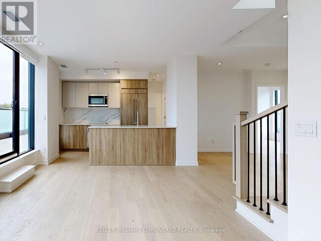 840 St Clair Ave W in Toronto, ON - Building Photo - Building Photo