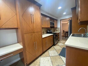 1940 Highland Ave in Los Angeles, CA - Building Photo - Building Photo