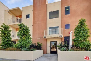 12132 Hart St, Unit 301 in Los Angeles, CA - Building Photo