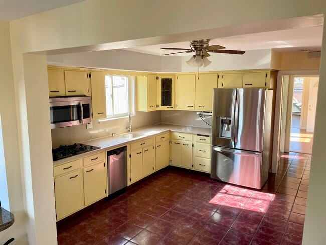156 Kearny Ave, Unit Shared Apartment