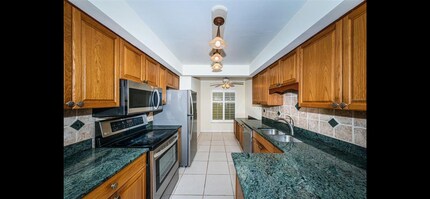 7310 Sunshine Skyway Ln S in St. Petersburg, FL - Foto de edificio - Building Photo