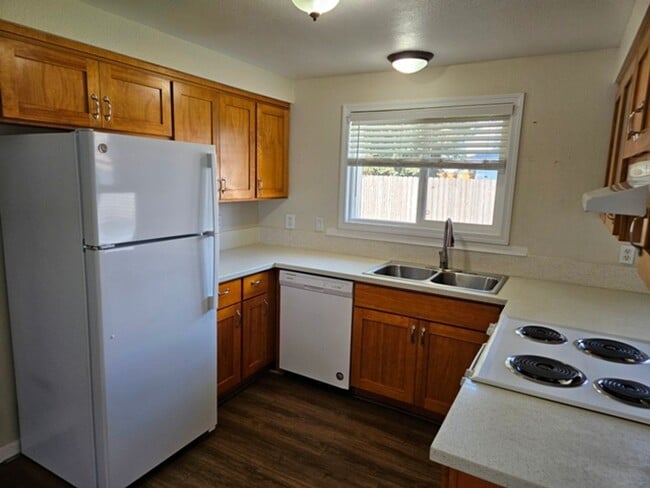 4575 Drake Ct NE in Salem, OR - Foto de edificio - Building Photo