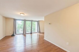 3309 Huntley Sq Dr in Temple Hills, MD - Building Photo - Building Photo