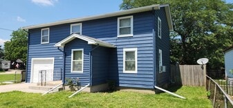 304 Wilshire Dr in Machesney Park, IL - Building Photo