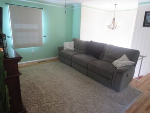 836 Salem Dr-Unit -1 in Fredericksburg, VA - Foto de edificio - Building Photo