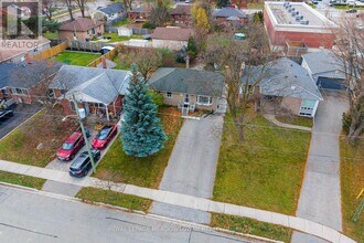 462 Kingsleigh Ct in Milton, ON - Building Photo - Building Photo