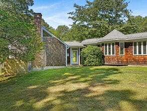 106 Spoonwood Rd in Wilton, CT - Building Photo - Building Photo