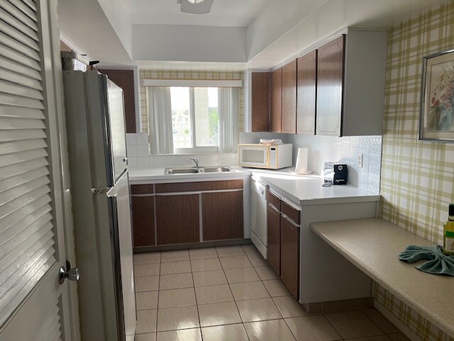 6161 Gulf Winds Dr in St Pete Beach, FL - Building Photo