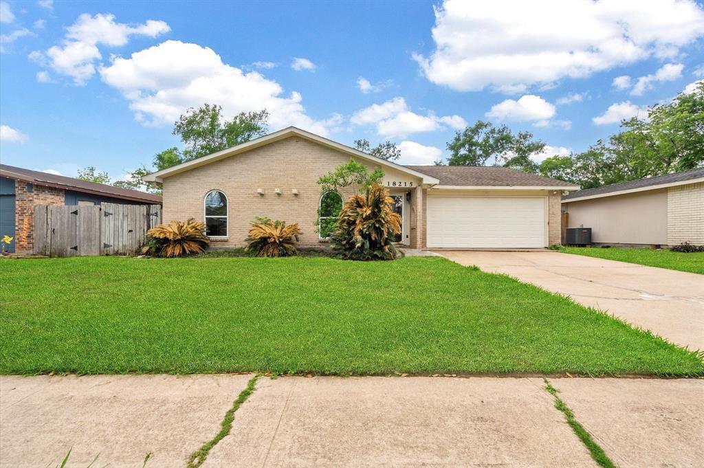 18215 Navajo Trail Dr in Spring, TX - Building Photo