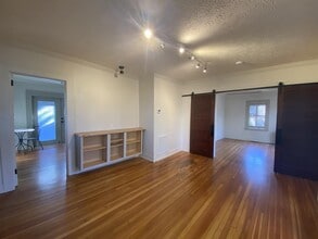 7 Oakland St in Weaverville, NC - Building Photo - Building Photo