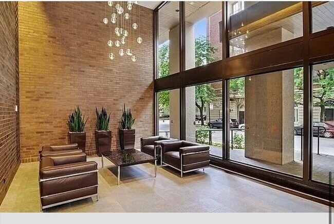 property at 2650 N Lakeview Ave