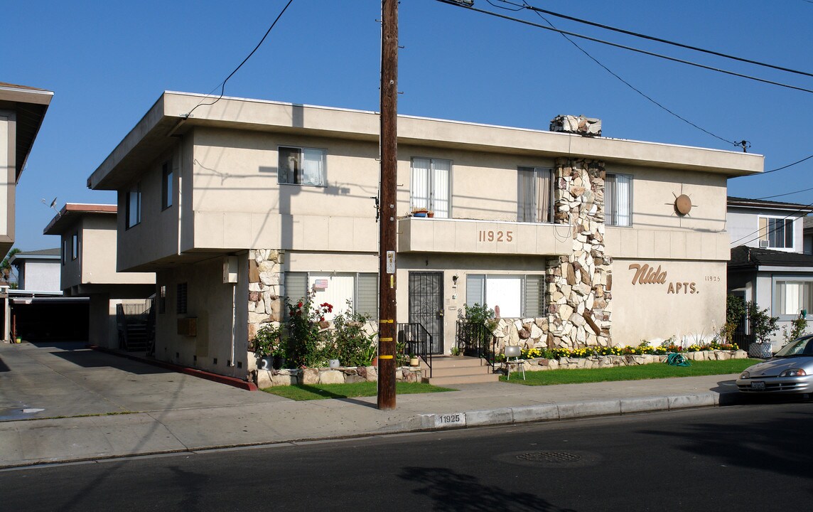 Nida Apartments in Hawthorne, CA - Building Photo