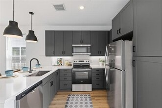 965 Duncan Perry Rd in Grand Prairie, TX - Building Photo - Building Photo