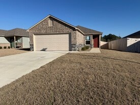 6153 Discovery Trl in Bauxite, AR - Building Photo