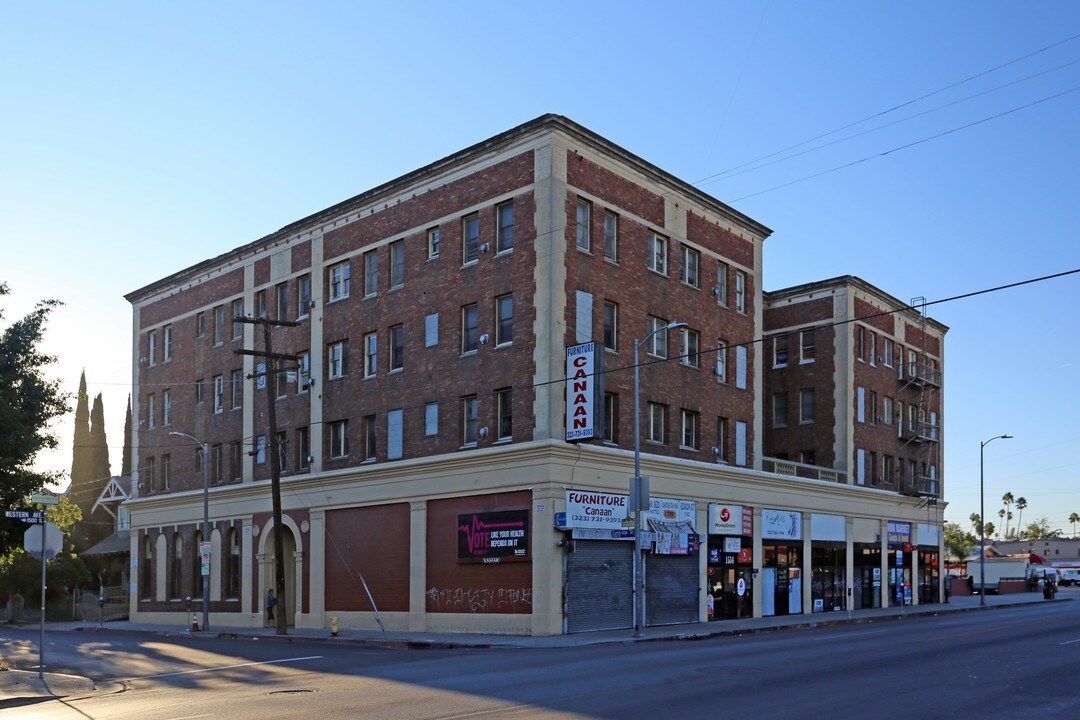 Westbridge Apartments in Los Angeles, CA - Building Photo