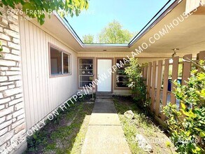 5026 Frank Borman Dr in San Antonio, TX - Building Photo - Building Photo