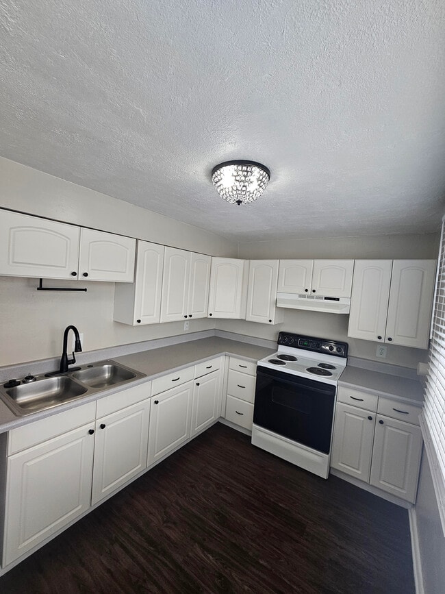 Peak 1535 on South 8th Street